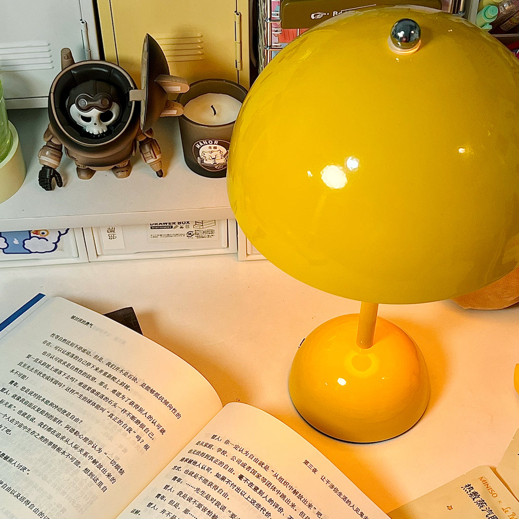 Flower bud table lamp