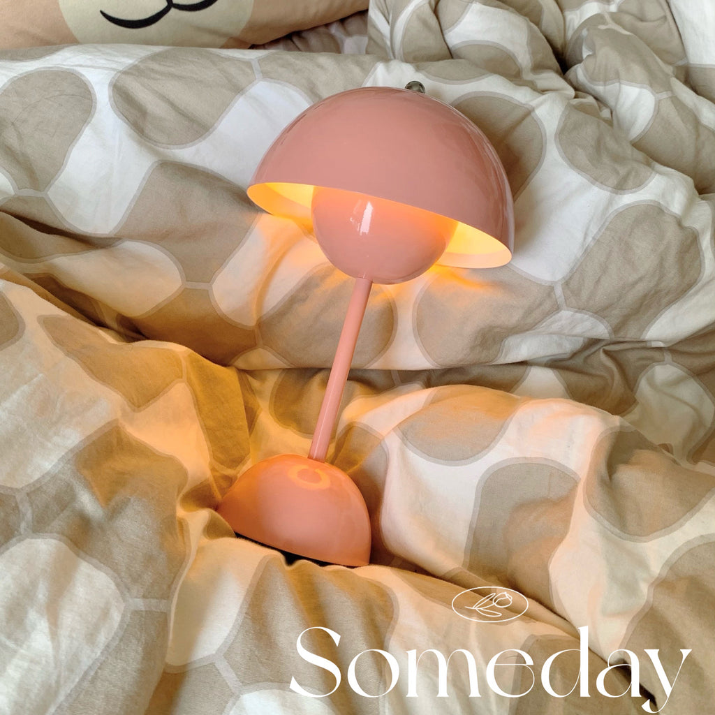 Flower bud table lamp