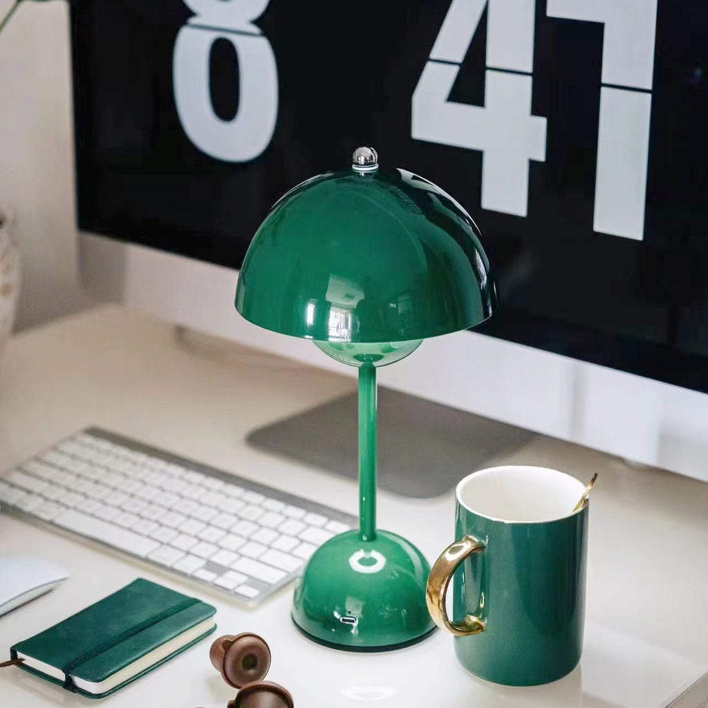 Flower bud table lamp