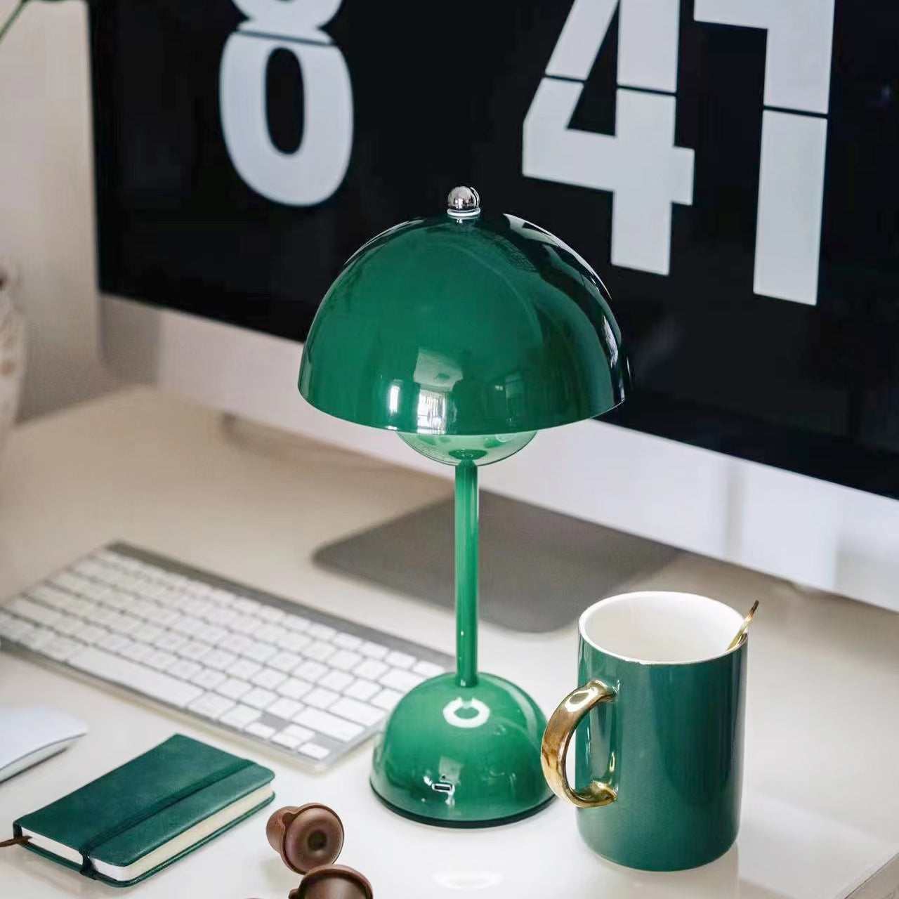 Flower bud table lamp