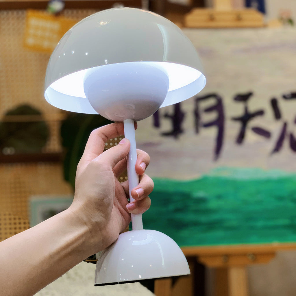 Flower bud table lamp